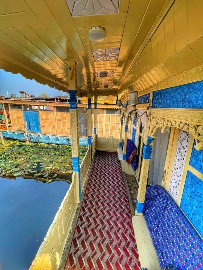 فندق Lalarukh Group Of Houseboats Srīnagar المظهر الخارجي الصورة