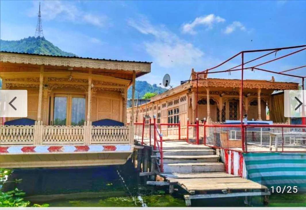 فندق Lalarukh Group Of Houseboats Srīnagar المظهر الخارجي الصورة